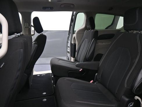 Used 2022 Chrysler Voyager LX FWD image 41