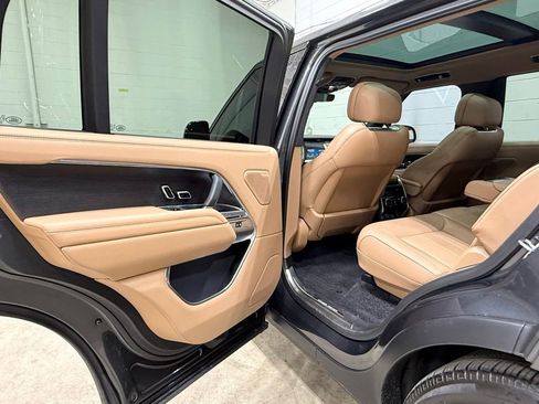 Used 2025 Land Rover Range Rover Long Wheelbase SE AWD/4WD image 35