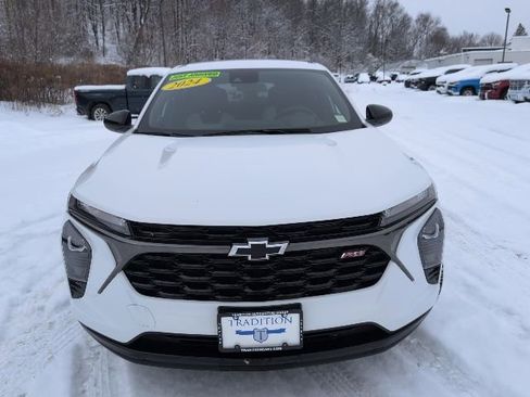 Used 2024 Chevrolet Trax RS w/ Driver Confidence Package image 2