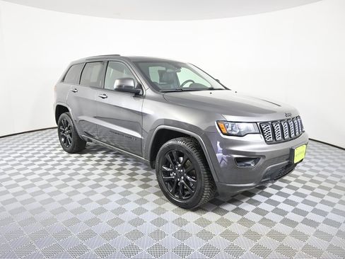 Used 2021 Jeep Grand Cherokee Laredo X image 9