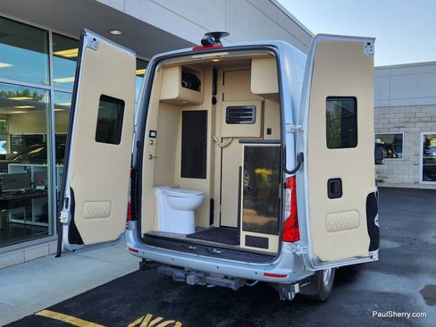 Used 2021 Mercedes-Benz Sprinter 2500 image 28