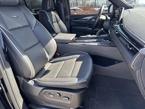 Used 2023 Cadillac Escalade ESV Sport w/ LPO, ONYX Package image 9