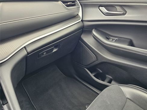 Used 2024 Jeep Grand Cherokee Altitude RWD image 53