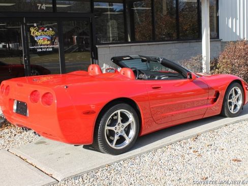 Used 2004 Chevrolet Corvette Convertible w/ Preferred Equipment Group image 15