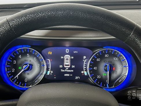 Used 2021 Chrysler Pacifica Touring image 12