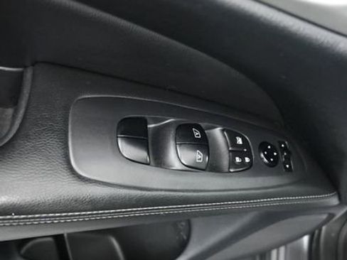 Used 2020 Nissan Pathfinder Platinum image 13