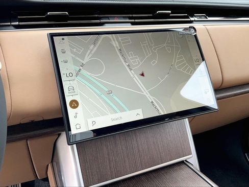 New 2025 Land Rover Range Rover SE image 8