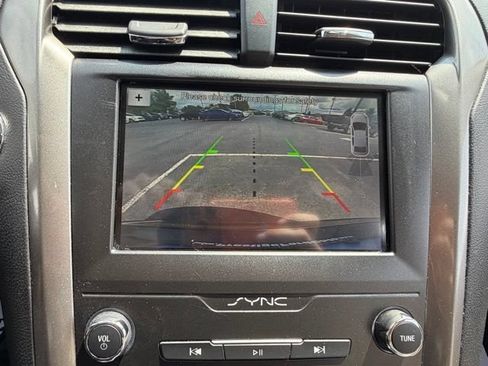 Used 2019 Ford Fusion SE FWD image 20