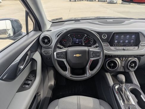 Used 2022 Chevrolet Blazer LT image 3