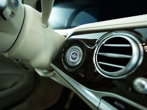 Used 2018 Mercedes-Benz S 560 Sedan image 32