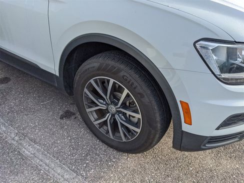 Certified 2020 Volkswagen Tiguan SE w/ Panoramic Sunroof Package image 8
