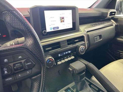 Certified 2025 Toyota Tacoma SR5 AWD/4WD image 23