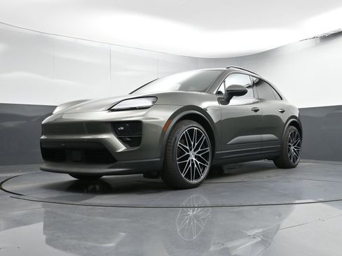 Certified 2024 Porsche Macan 4 Electric image 28