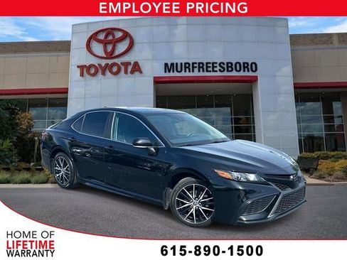Used 2024 Toyota Camry SE image 1