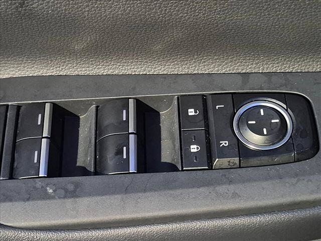 Used 2026 Toyota Prius Plug-In Hybrid FWD image 2
