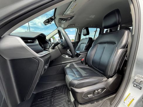 Used 2022 Jeep Grand Cherokee Limited AWD/4WD image 12