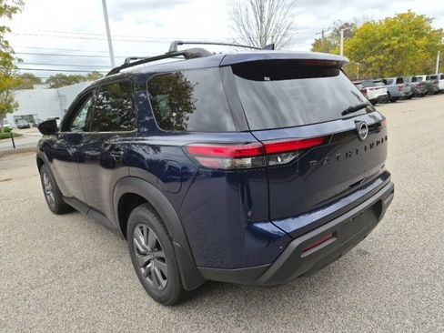 New 2025 Nissan Pathfinder SV w/ Black Appearance Package image 7