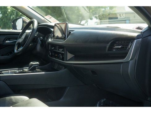Used 2024 Nissan Rogue SV w/ SV Premium Package FWD image 44