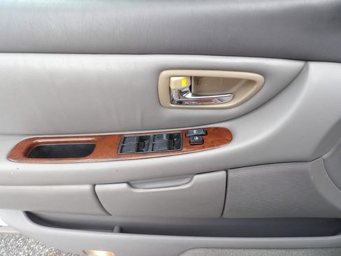 Used 2002 Toyota Avalon XLS image 18