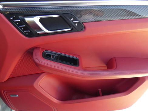 Used 2017 Porsche Macan GTS image 33