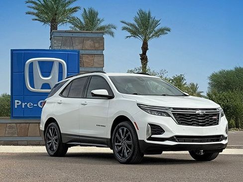 Used 2023 Chevrolet Equinox RS image 3