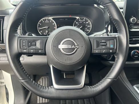 Used 2025 Nissan Pathfinder SV FWD image 24