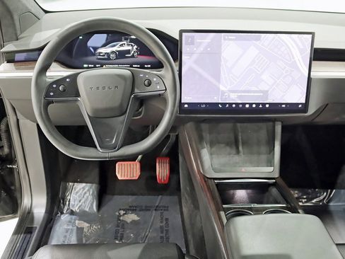 Used 2023 Tesla Model X image 14