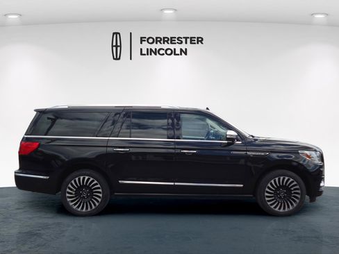 Used 2019 Lincoln Navigator L Black Label w/ Cargo Package AWD/4WD image 2