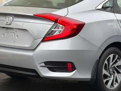 Used 2018 Honda Civic EX image 8