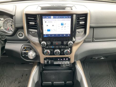 Used 2022 RAM 1500 Laramie AWD/4WD image 11