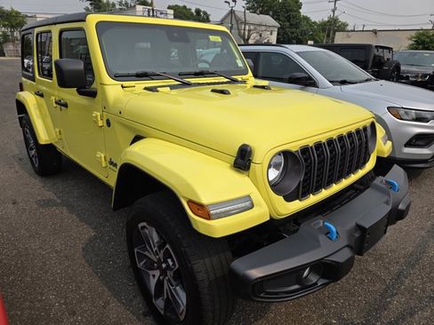 Used 2024 Jeep Wrangler Unlimited w/ Convenience Group AWD/4WD image 1