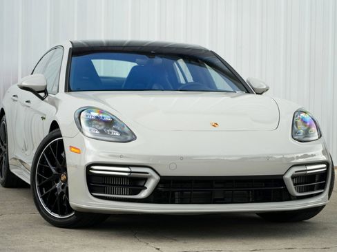 Used 2022 Porsche Panamera 4S w/ Premium Package image 4