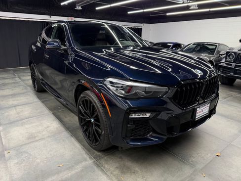 Used 2021 BMW X6 M50i image 9