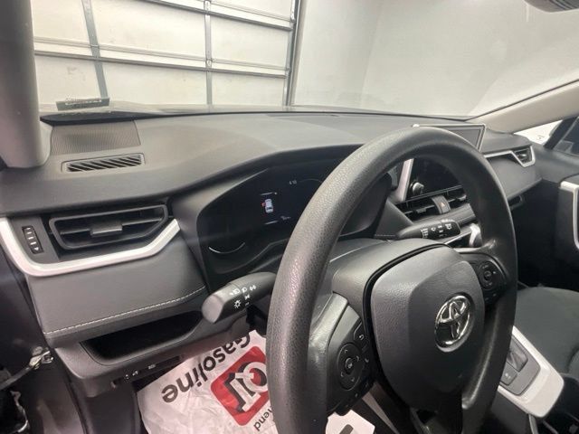 Used 2024 Toyota RAV4 LE AWD/4WD image 17