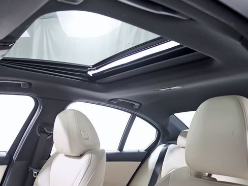 Used 2023 BMW 330i Sedan w/ Premium Package image 32