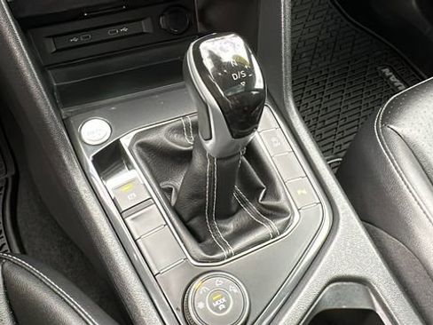 Used 2024 Volkswagen Tiguan SE R-Line image 19