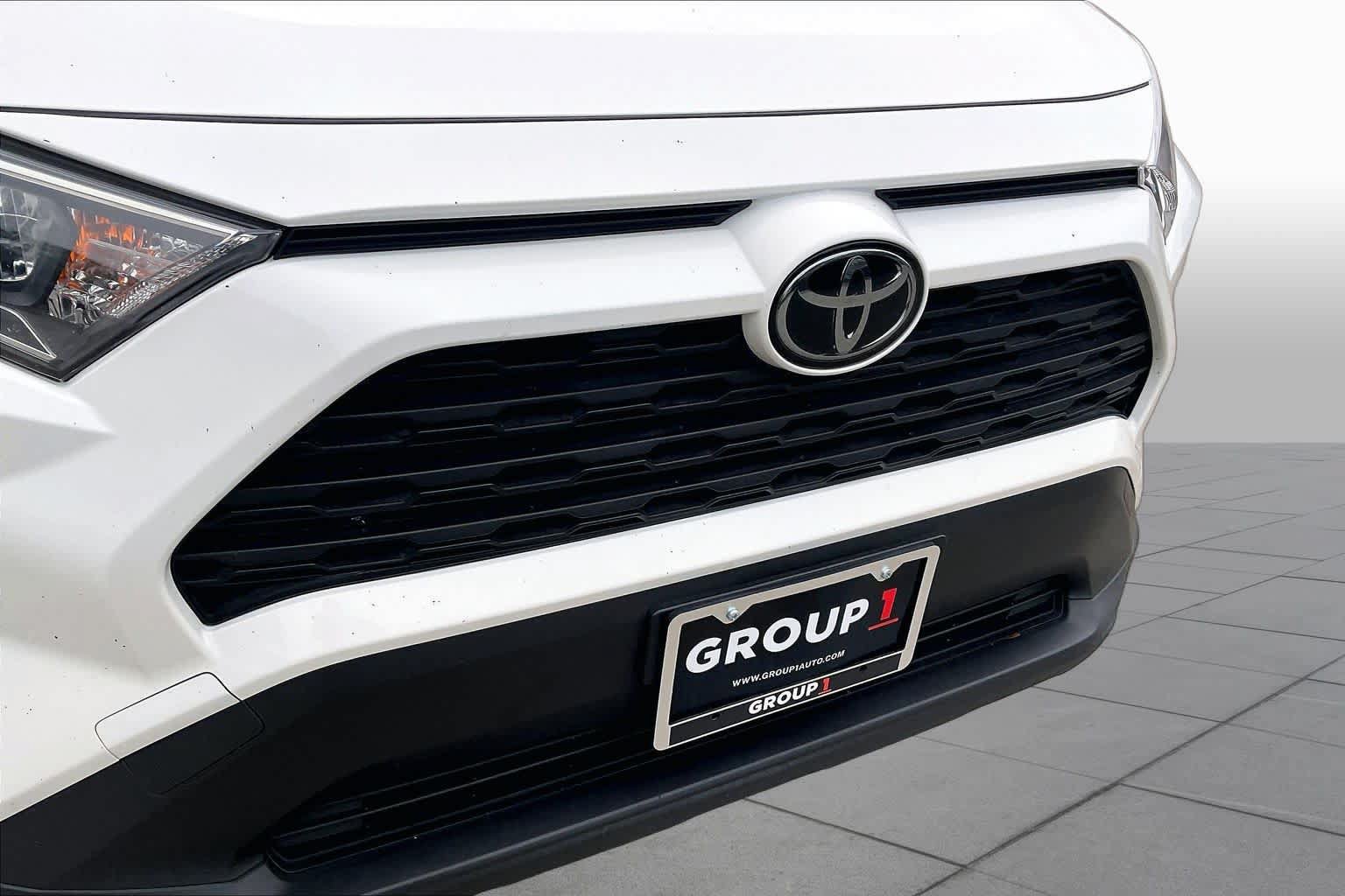 Used 2020 Toyota RAV4 XLE w/ Convenience Package FWD image 29