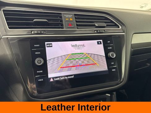 Used 2024 Volkswagen Tiguan SE AWD/4WD image 3