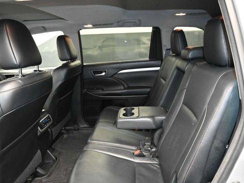 Used 2017 Toyota Highlander XLE AWD/4WD image 23