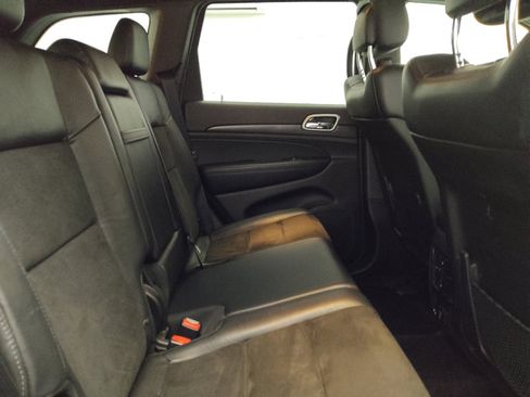 Used 2018 Jeep Grand Cherokee Altitude image 19