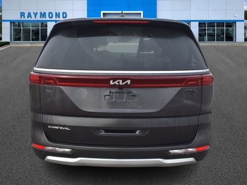 Certified 2024 Kia Carnival EX image 4