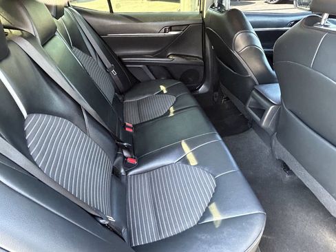 Used 2022 Toyota Camry SE FWD image 13