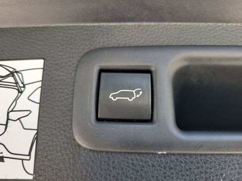 Used 2023 Toyota Highlander Limited FWD image 8