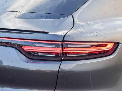 Used 2022 Porsche Cayenne Coupe image 7