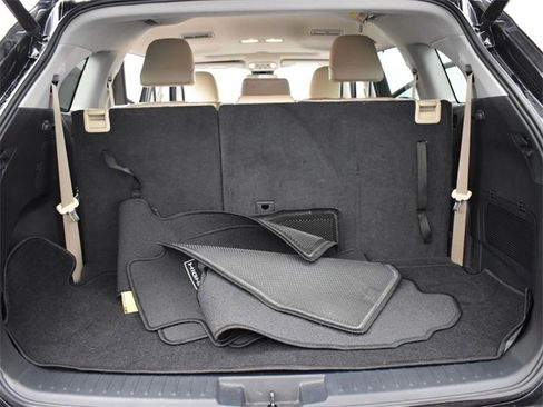 Used 2022 Toyota Highlander XLE image 13