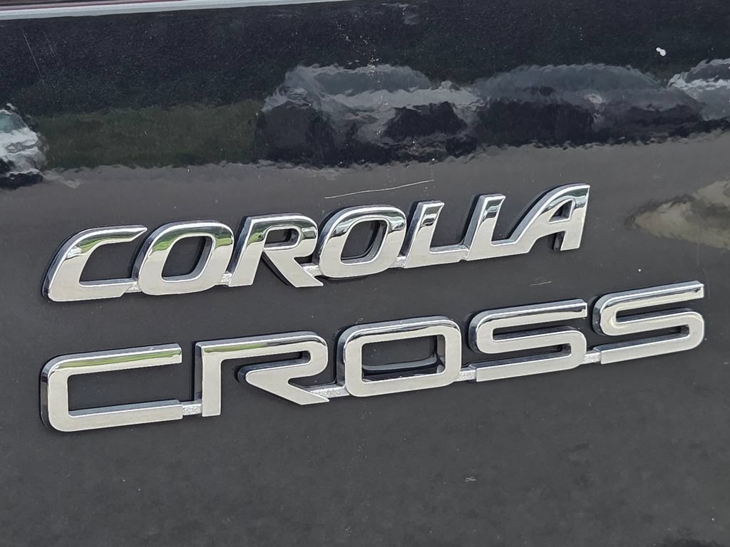 Used 2025 Toyota Corolla Cross LE FWD image 8