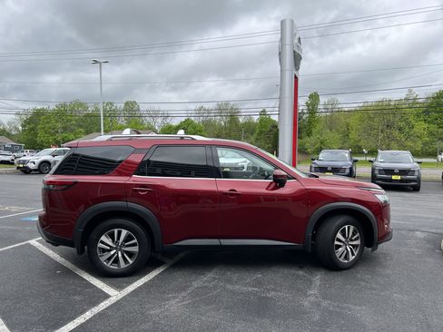 Used 2022 Nissan Pathfinder SL image 14