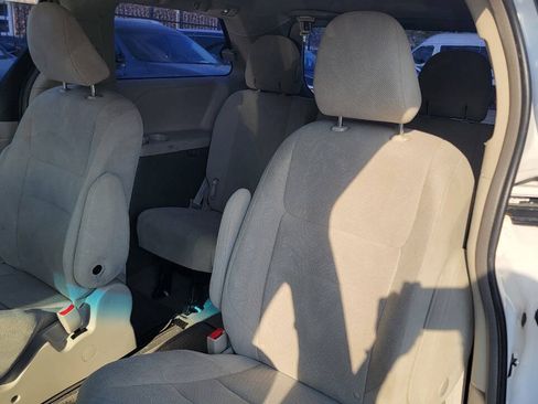 Used 2014 Toyota Sienna L FWD image 17