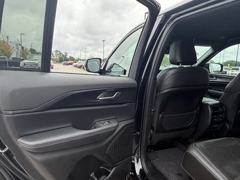 Used 2025 Jeep Grand Cherokee Altitude RWD image 35