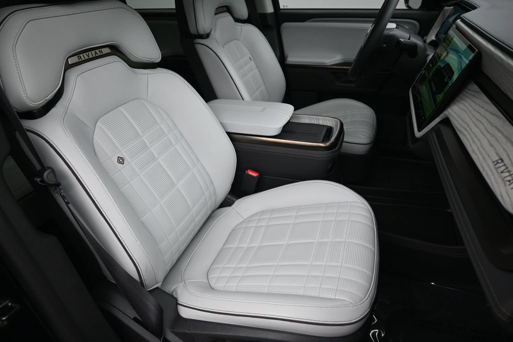 Used 2025 Rivian R1S Premium Dual AWD/4WD image 36